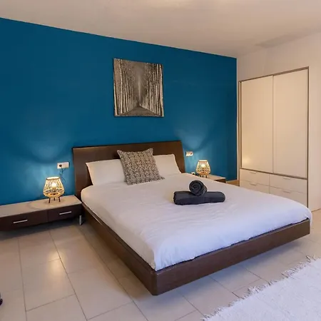 Roberto Ibiza Villa San José